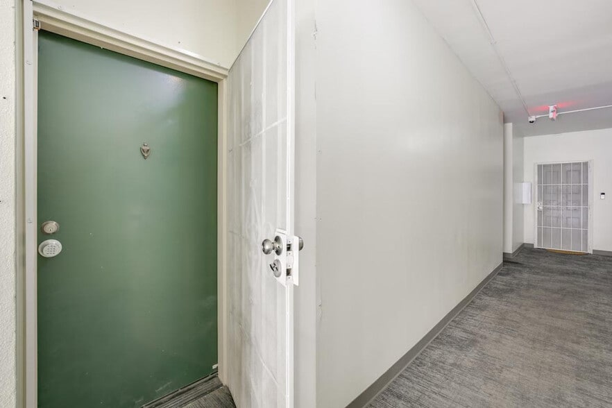 Building Photo - 2658-72 Broadway