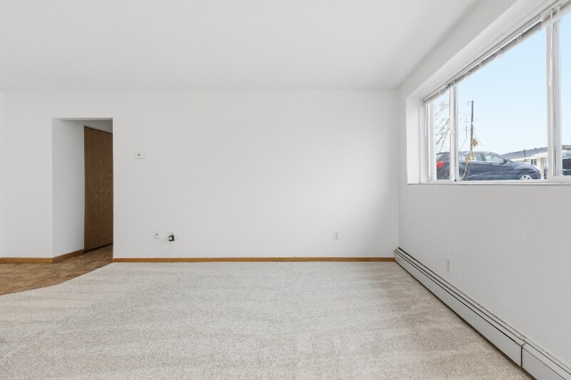 Building Photo - 1100 69th Ave N