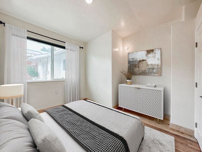 Building Photo - New & Modern 1 Bed / 1 Bath on Fire Mountain! 2 Miles to the Beach