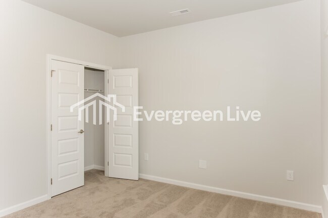 Building Photo - 300 Pond Spg Dr