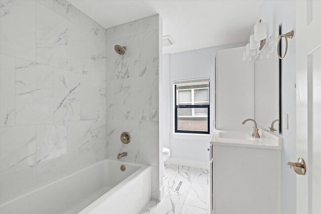 Building Photo - 403 N 9th St