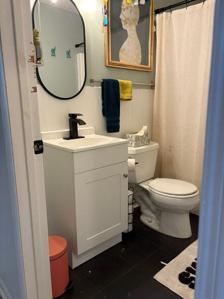 Building Photo - 100 State St N