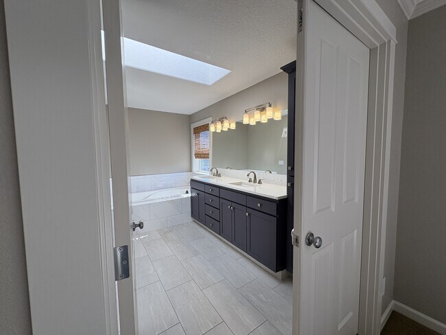 Building Photo - 10630 SW Kable St