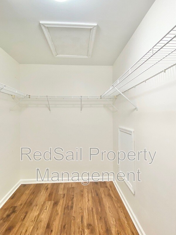 Building Photo - 642 Kelso Dr