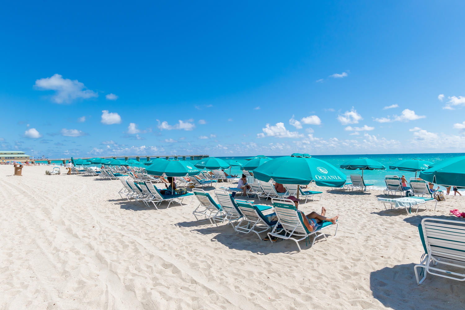 Building Photo - 16485 Collins Ave