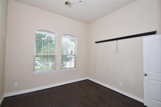 Building Photo - 5623 S Denham Ridge Ln