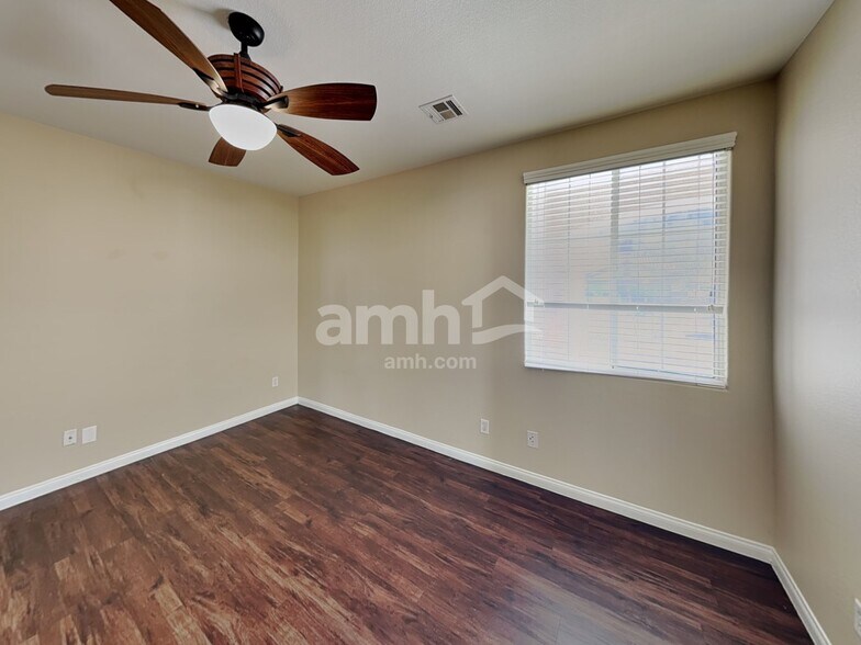 Building Photo - 903 Golden Poppy St