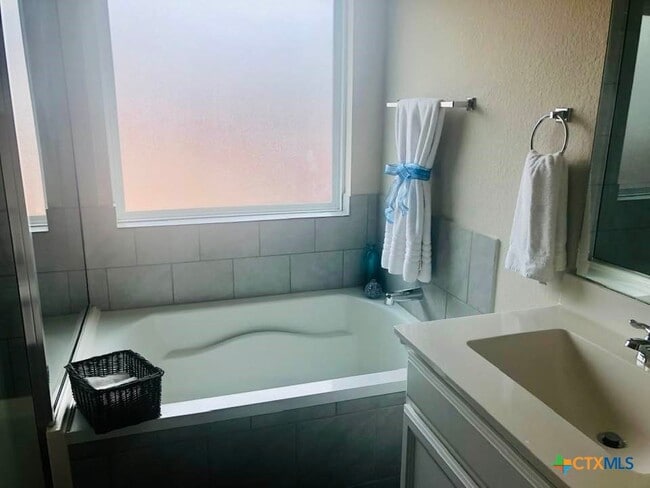 Building Photo - 448 Mallow Dr