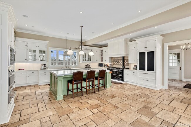 Building Photo - 270 Guard Hill Rd