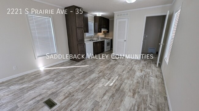 Building Photo - 2221 S Prairie Ave