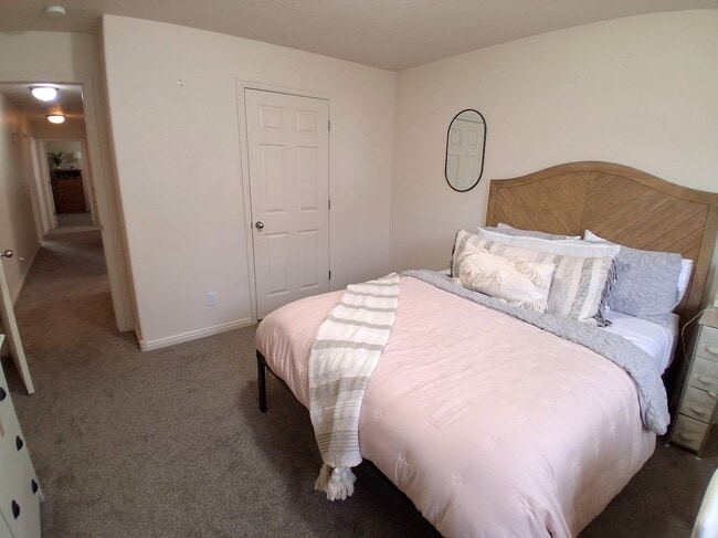 Building Photo - 1969 N Canyon Rd