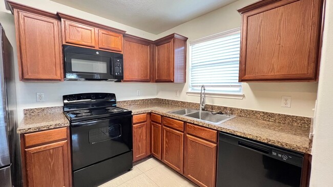 Building Photo - 6906 Clover Walk Ln