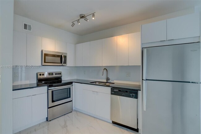 Building Photo - 2140 NE 56th St