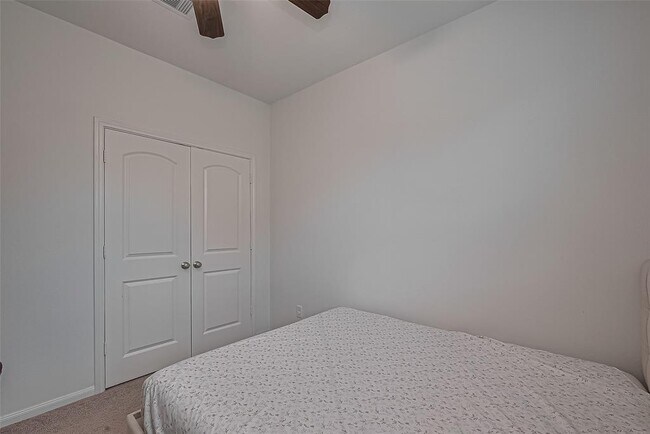 Building Photo - 14214 Singing Oaks Trl