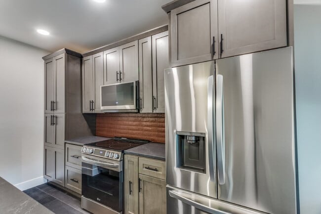 Building Photo - 2823 W Cantey St