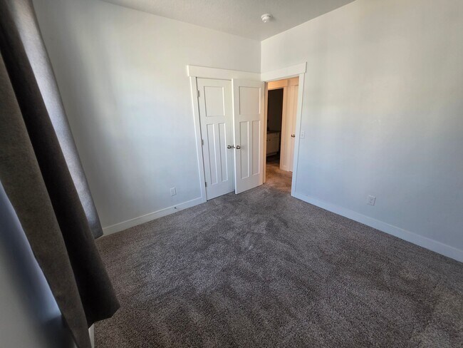 Building Photo - 415 N 360 W