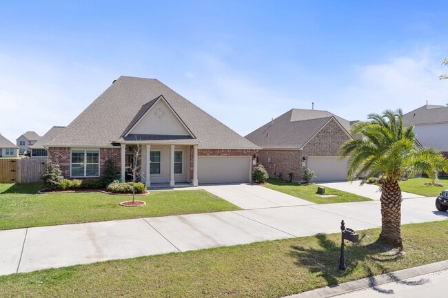 Building Photo - 388 Lakeshore Vlg E