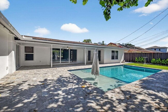 Building Photo - 714 SW 25th Ave