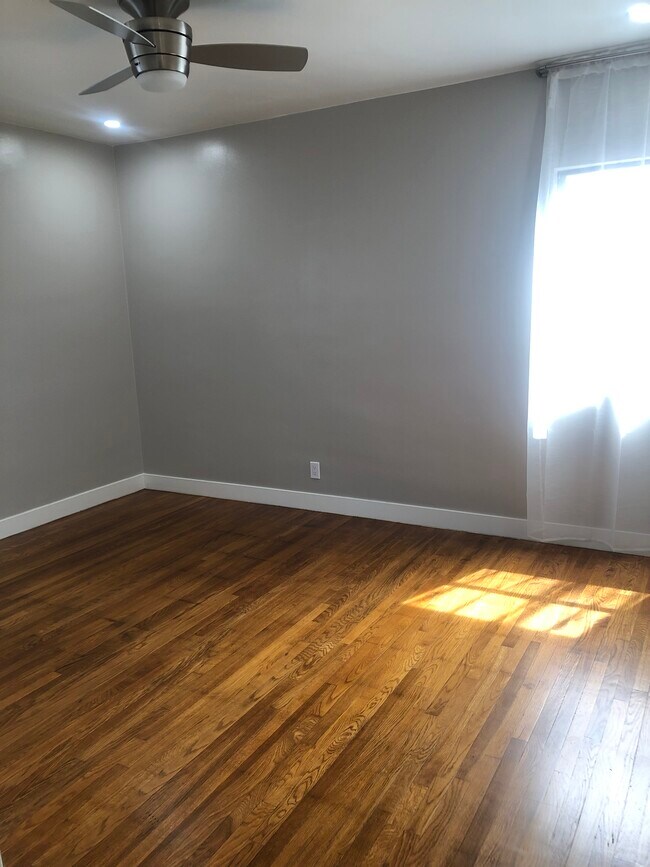 Building Photo - 3956 Olmsted Ave