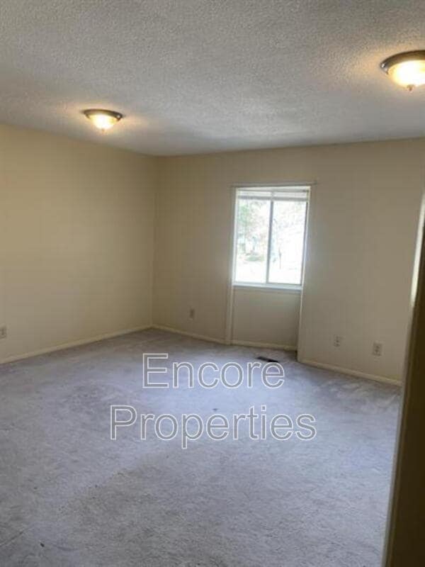 Building Photo - 1411 Foxwood Dr