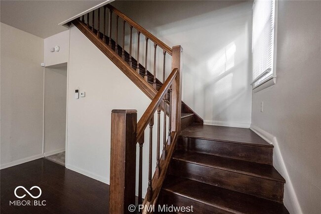 Building Photo - 264 N Holmes Ave