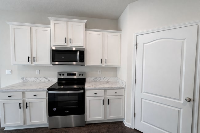 Building Photo - 5 Bedroom Home with Flex Room & First-Floor Guest Suite