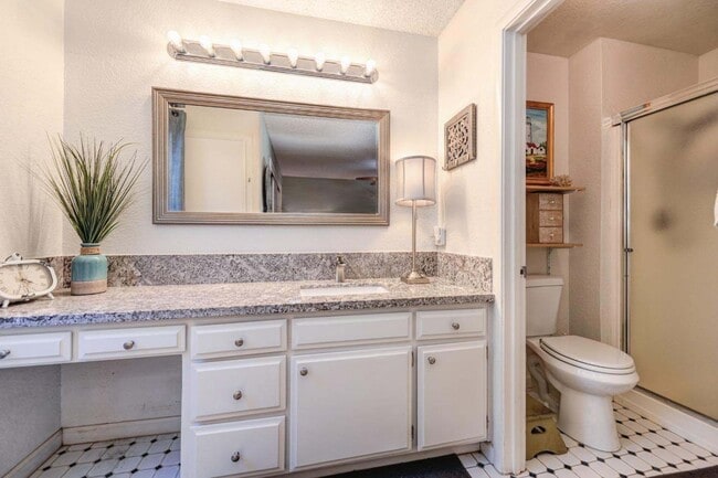 Building Photo - 821 Florin Rd