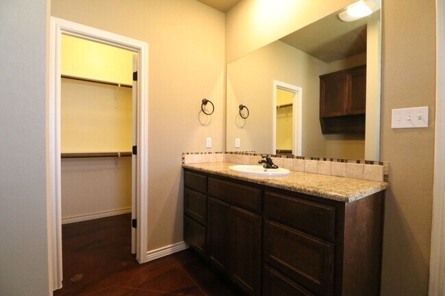 Building Photo - Stoneridge 502