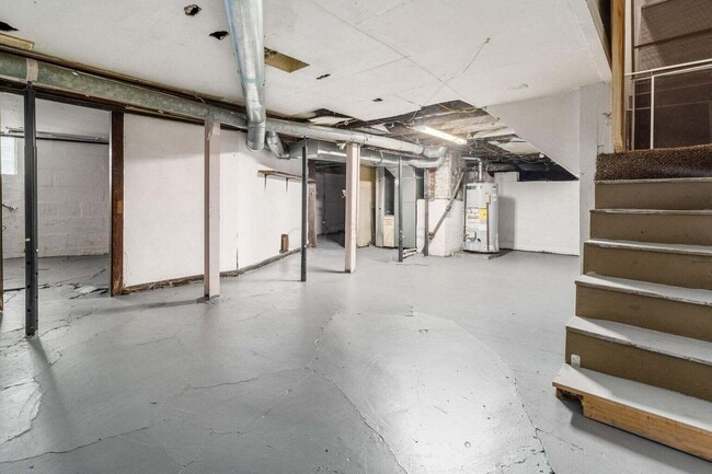 Building Photo - 2339 Summit St