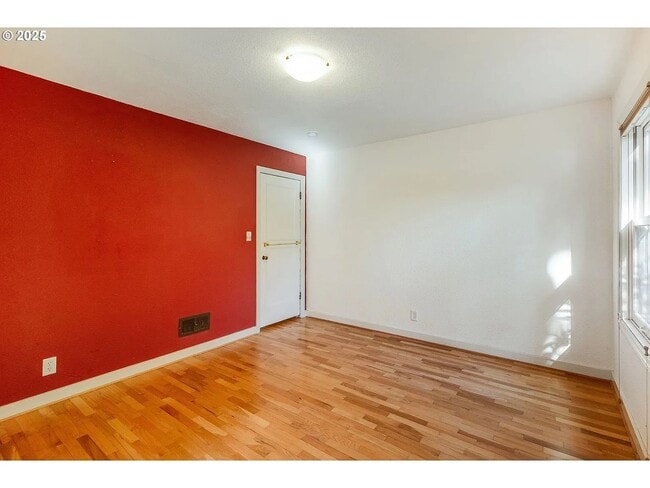 Building Photo - Gorgeous College Hill 4 BD, 3BA in desirab...
