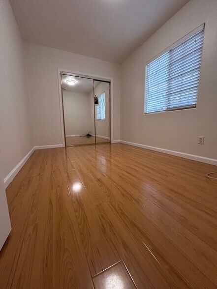 Building Photo - 3749 N Charlotte Ave