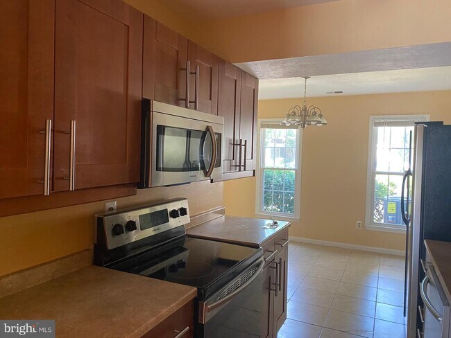 Building Photo - 6389 Fenestra Ct