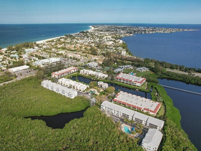 Building Photo - 3607 E Bay Dr