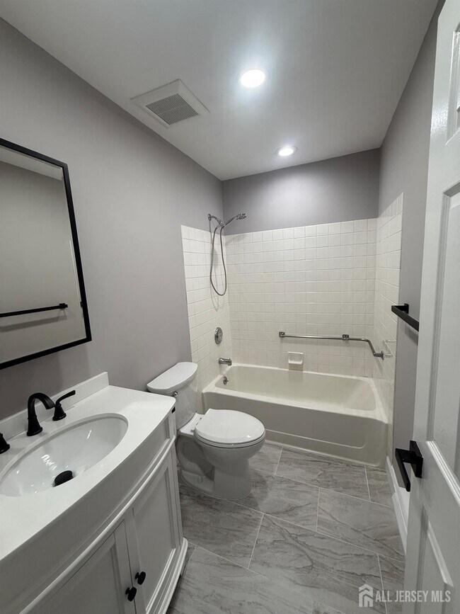 Building Photo - 572B Nutley Dr