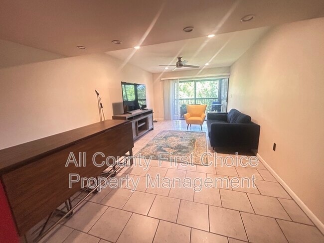 Building Photo - 760 S Village Dr