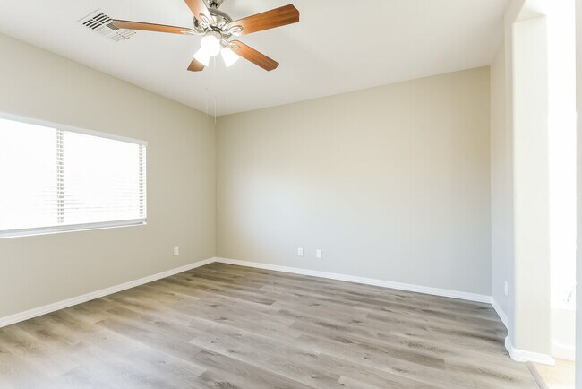 Building Photo - 4536 W Cottontail Rd