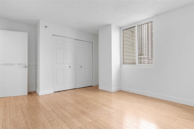 Building Photo - 850 N Miami Ave