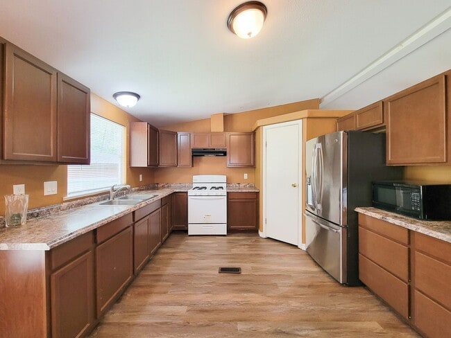 Building Photo - 20284 Forest Woods Ln