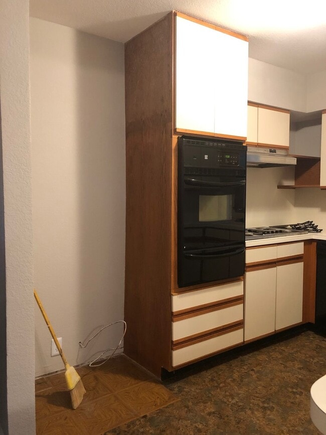 Building Photo - 4 Bedroom / 2.5 Baths / 2 Car Garage with ...
