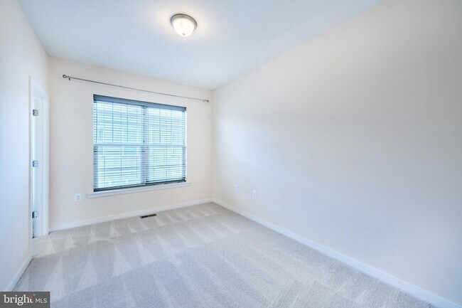 Building Photo - 256 Bluemont Branch Terrace SE
