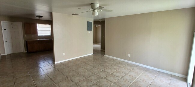 Building Photo - Allancar 164