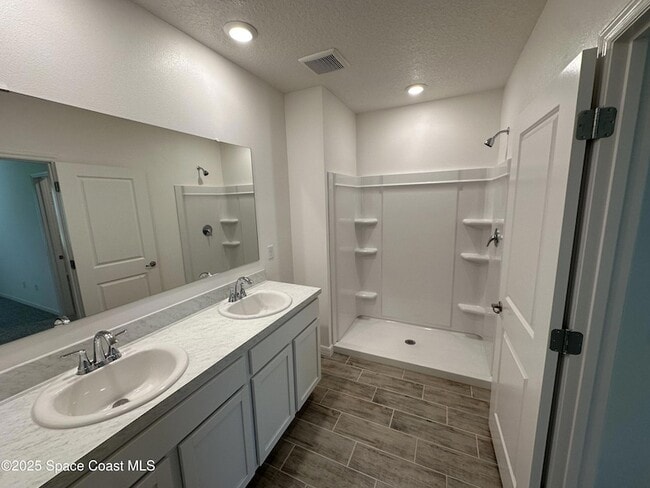 Building Photo - 2154 Ramsdale Dr SE