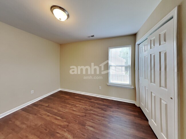 Building Photo - 190 Royalton Rd