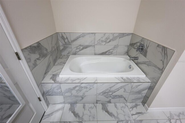 Building Photo - 2992 Mearshire Dr