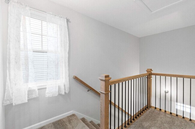 Building Photo - 863 Central Ave