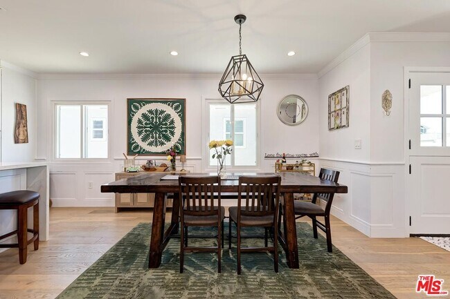 Building Photo - 6700 W 85th Pl