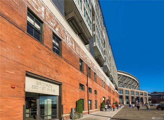 Building Photo - Gridiron - New Waterfront Condo - Downtown!! 2bed/2bath