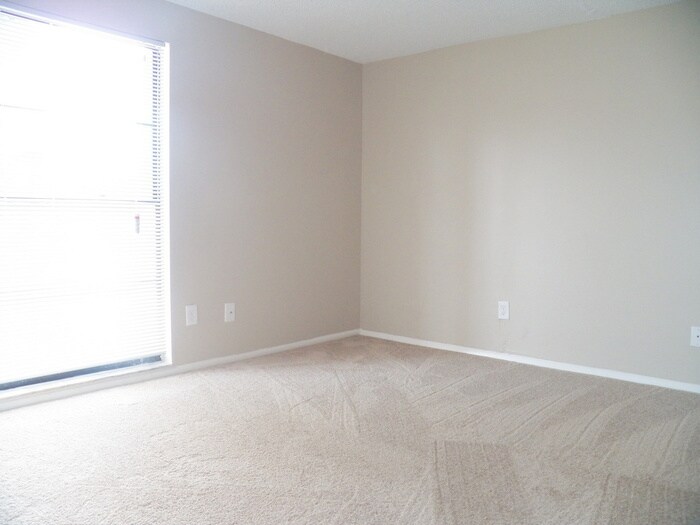 Building Photo - 9402 Lonsdale Ct