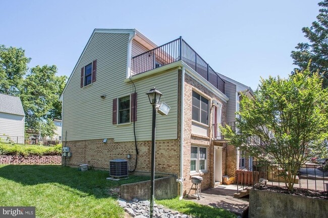 Building Photo - 144 N Bedford St