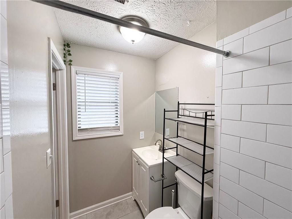 Building Photo - 1050 Mathews Ct